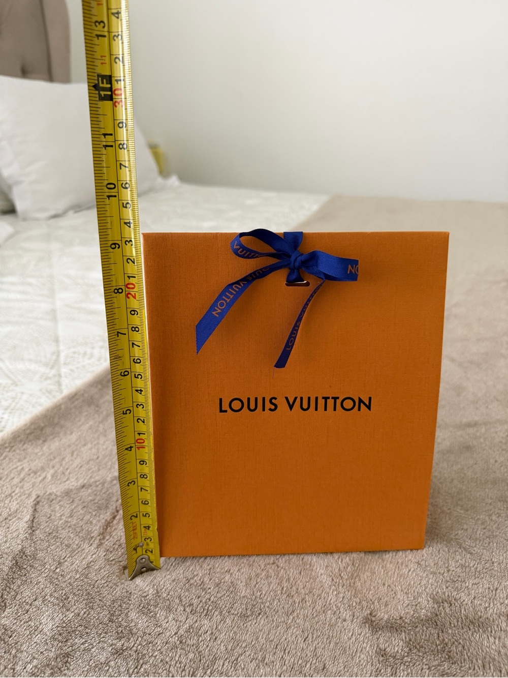 Louis Vuitton envelope shopping bag - Picture 2 of 2